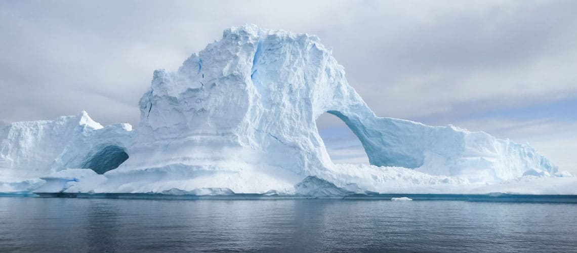 Arched glacier formation in antarctic waters